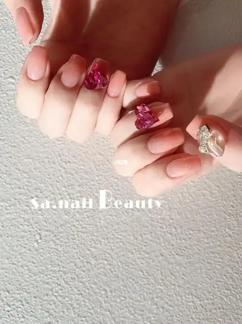 裸粉渐变 | 谁能拒绝闪闪亮亮的指甲呢78