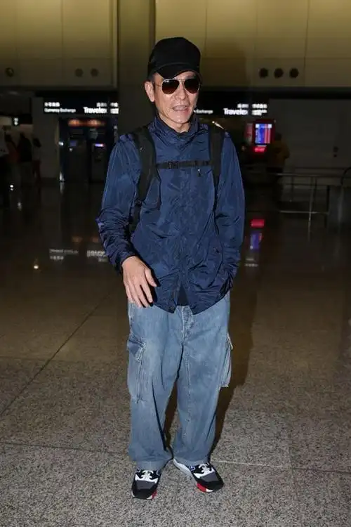 刘德华的时尚值得年轻人学习,虽然快是"爷爷辈"的人,但可不老