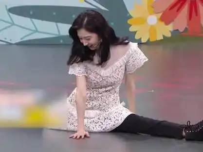 王牌对王牌 景甜劈叉说来就来,综艺感也是很足啊