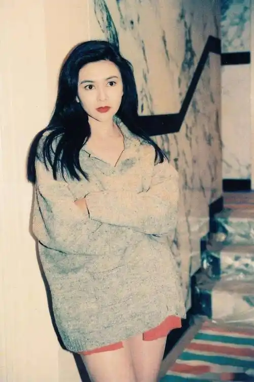 "香港第一美女",关之琳巅峰时期魅力有多大,看完照片就知道了