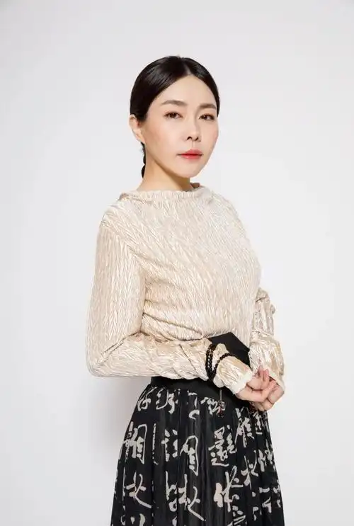 魏雪漫,中国内地女歌手,中国明星复训师第一人,灵魂治愈系女歌手,音乐