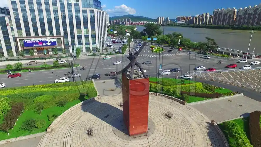 吉林摇橹人环绕航拍高清吉林大街