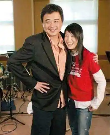 加上刘若英的英文名字叫rene,发音像"人奶",陈升总不能叫年轻女子"人