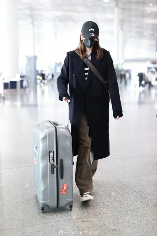 机场真街拍##刘雯