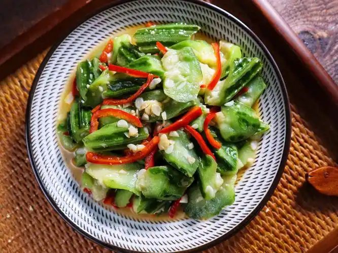 原创炒丝瓜时直接下锅炒就错了少了这一步难怪颜色发黑不好吃