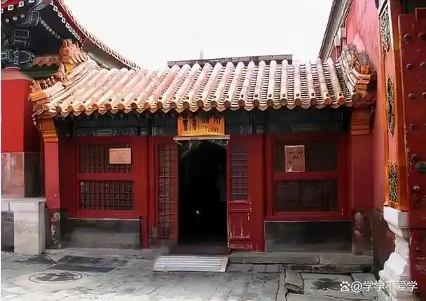 故宫没有1个厕所,上万人该如何方便?看完才知道古人真聪明!