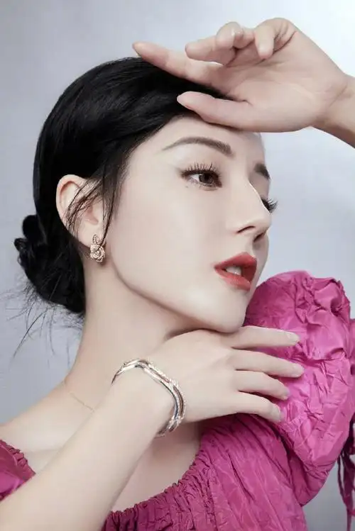 迪丽热巴火龙果公主裙