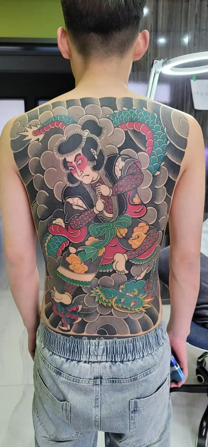 云龙九郎满背,耗时三十多个小时,历时一个月左 - 抖音