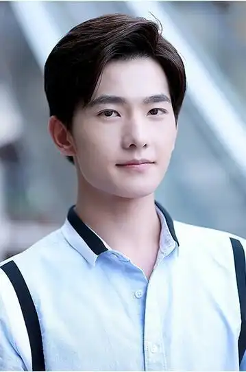 杨洋晒自拍网友点赞 杨洋个人资料家庭背景揭秘