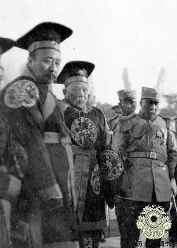 一组袁世凯天坛祭天大典老照片:身穿"龙袍",坐着八抬大轿