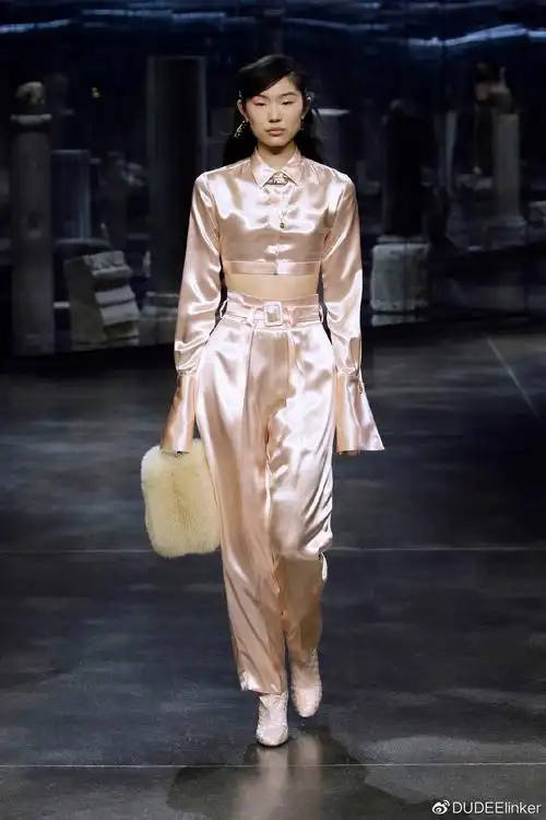 芬迪fendi米兰20212022秋冬女装成衣时装秀