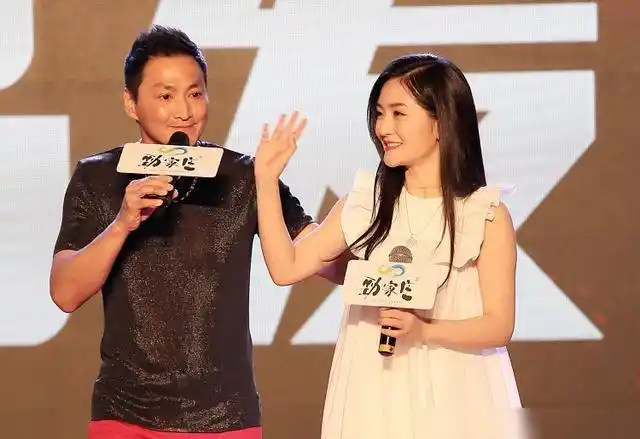 香港明星何家劲进行了两个小时的直播这场直播他赚了多少钱