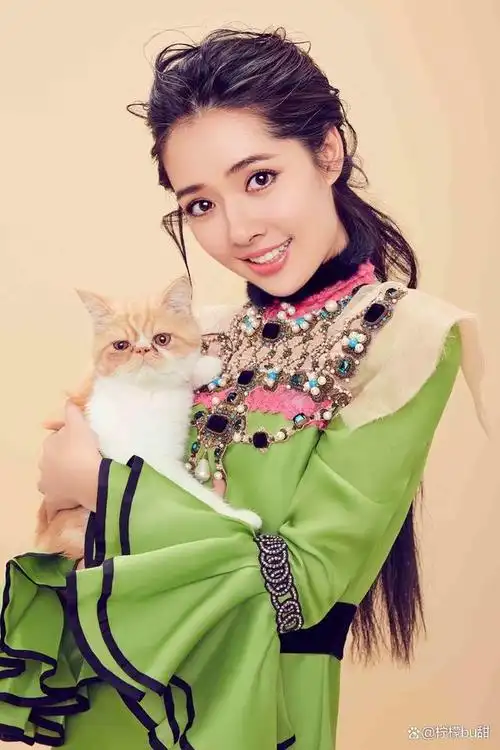 台湾女演员郭碧婷笑容甜美温暖温婉可人