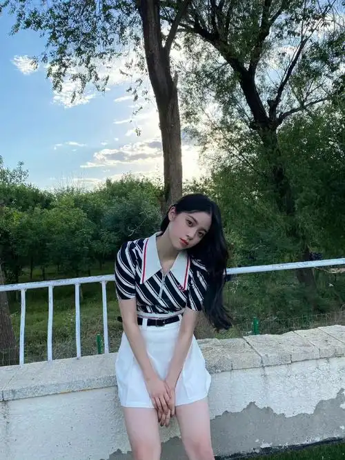 欧阳娜娜最新营业照,很漂亮!#欧阳娜娜