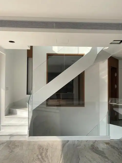 用纯玻璃扶手的优缺点吧0407070704首先优点当然是通透明亮