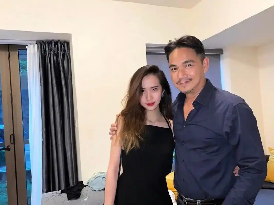 tvb艺人骆达华20岁的女儿星味十足,拉大提琴画面曝光