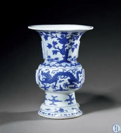 明万历青花花卉龙凤纹出戟花觚
