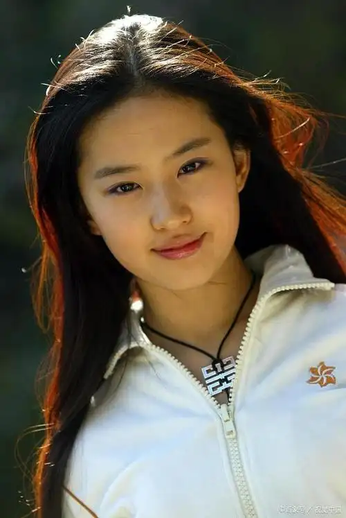 看了刘亦菲的素颜图,我真的相信有素颜美女了!
