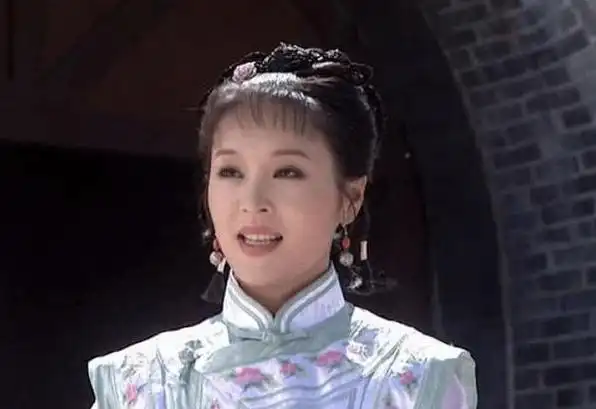 再看康熙王朝容妃芳华绝代宝日龙梅野性之美撩人心弦