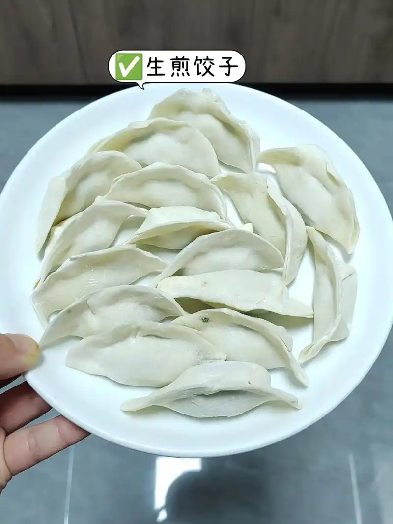 朋友来家点名要吃的生煎饺子.带脆皮的煎饺教程来啦,外酥里嫩, - 抖音