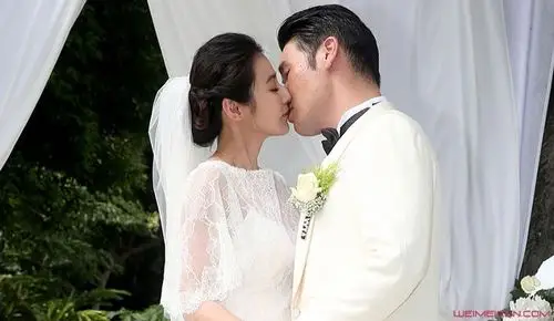 陈怡蓉薛博仁婚礼照最后,陈怡蓉将老公薛博仁的蓝色气球挡住了,再加上