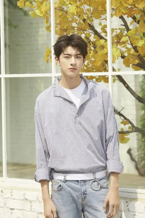 林一开学季清新写真你的学霸校草已上线