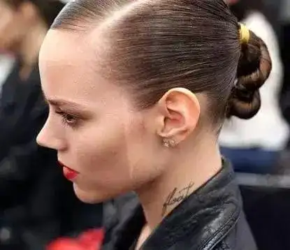 杨幂亲证发际线后移1公分颜值直掉40分