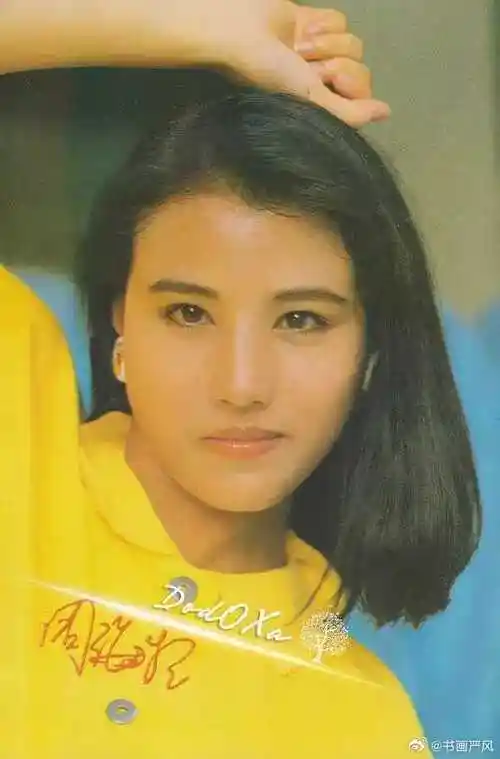 周海媚绝版照片.年轻时她以惊人美貌出名,90年代就已红遍东南亚.