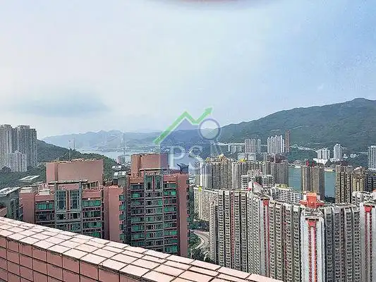 单位天台居高临下,户主可到露台呼吸新鲜空气及赏景.