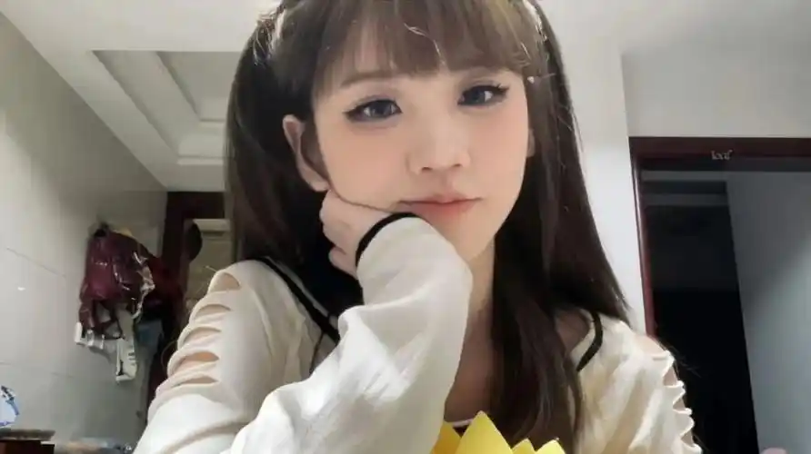 纯欲风女网红"井川里予"二手平台售卖贴身泳衣,标价300,引发网友热议!