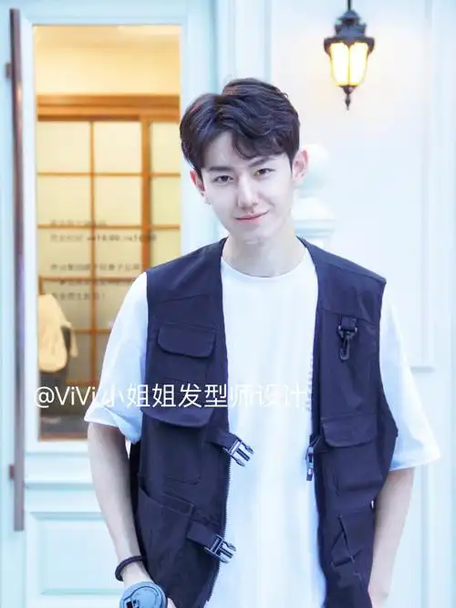 韩系自然三七分纹理烫男士发型推荐