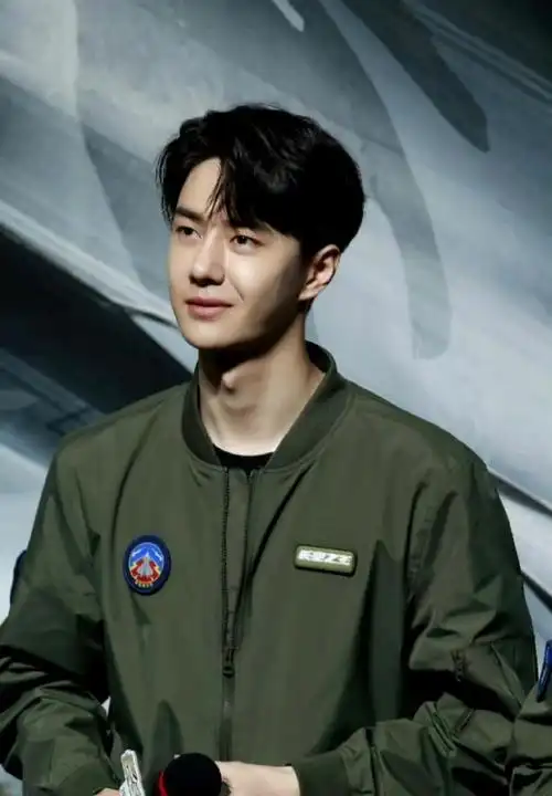 状态#王一博《长空之王》首映礼生图状态,生图即精修真的不是开玩笑的