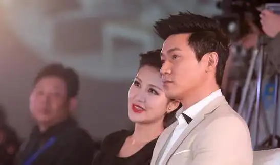 陆毅和鲍蕾结婚13年,恩爱如初:有种男人,既帅又专一