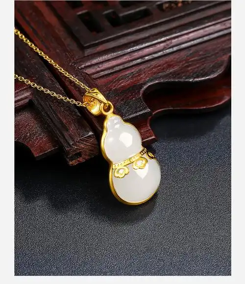 周六福珠宝情人节礼物葫芦金镶玉吊坠女款足金黄金镶和田白玉aayb04