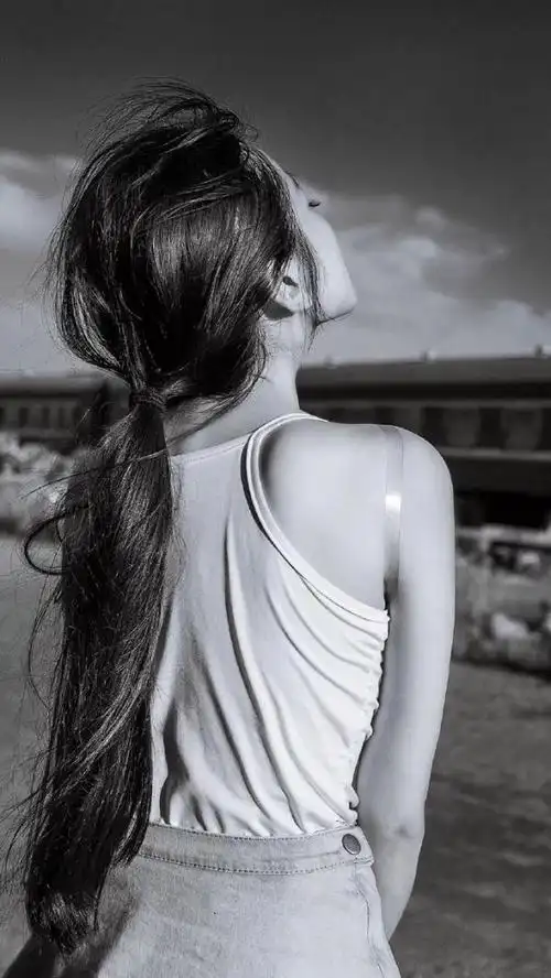 女生手机壁纸大全黑白欧美风我不爱世俗没兴趣认识你