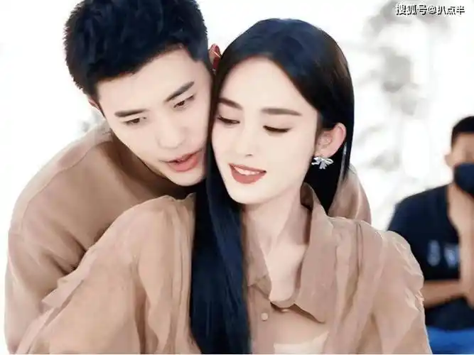 连赢热巴两场:古力娜扎的"后毯神时代",究竟能走多远?_造型_事业_网友