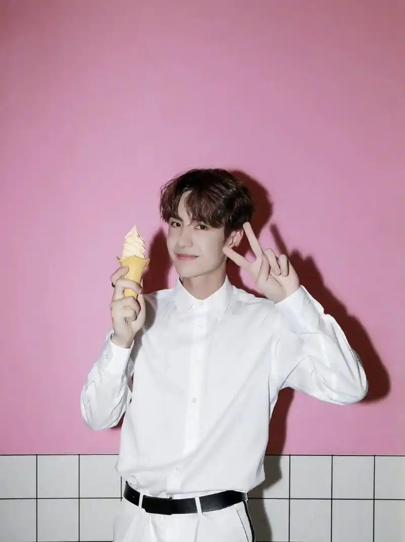 王一博# #王一博坐过山车比耶#  王一博坐过山车比耶7015对崭个