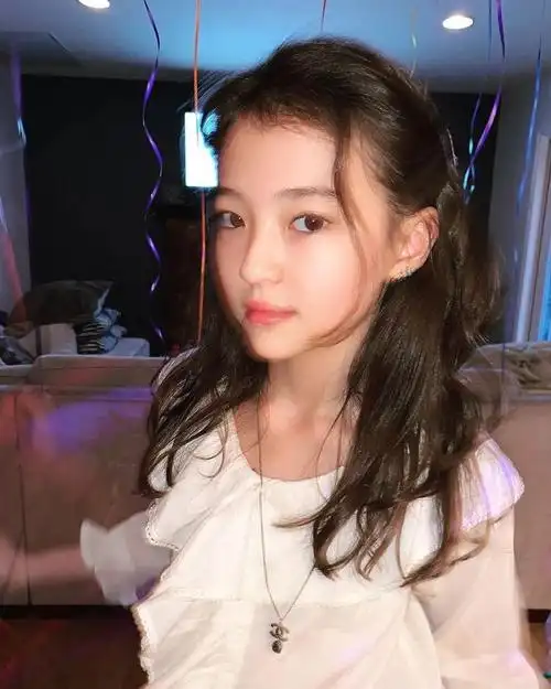 我爱上了一个女孩可她今年只有11岁