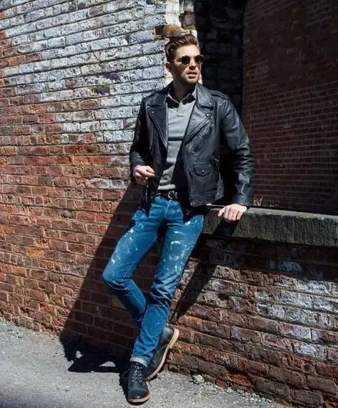 皮夹克与西裤和皮靴的搭配既保持优雅又展现男性魅力.