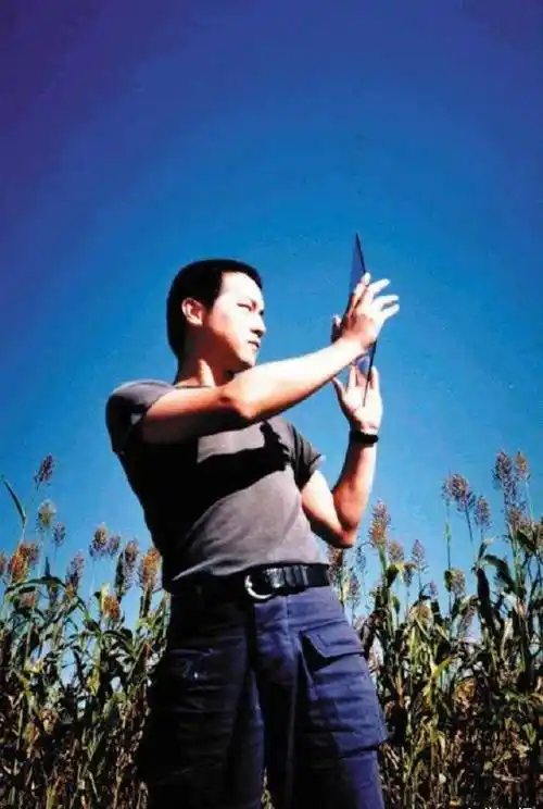 窦唯巅峰无人能及,近三十年来,乐坛再也找不出与他比肩的歌手_黑豹