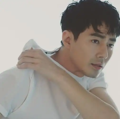 赵寅成 壁纸 明星 帅哥 大叔 男神