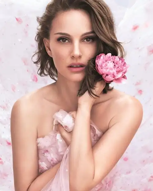 一如miss dior迪奥小姐香氛代言人娜塔莉 · 波特曼(natalie portman)