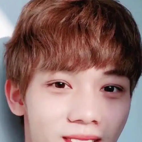 鹿晗现身抖音送祝福多看几眼有问题网友割了双眼皮