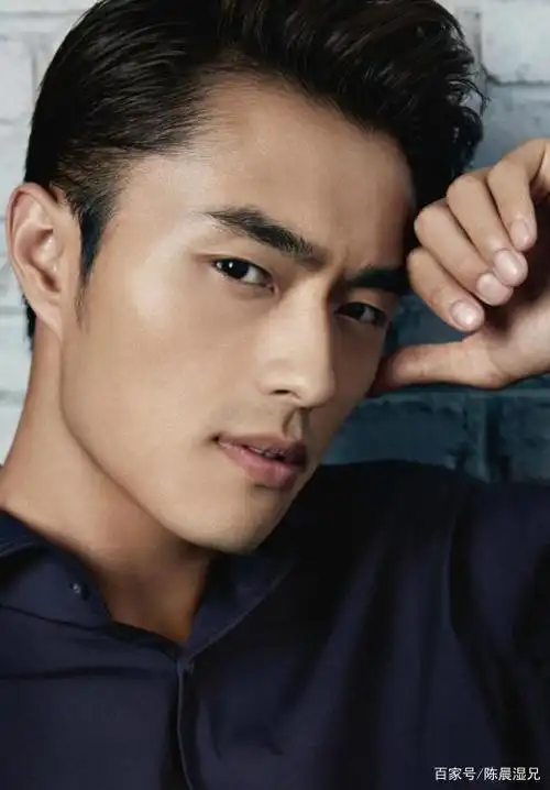 中国第一男模赵磊,男模赵磊拍摄宣传片大秀肌肉