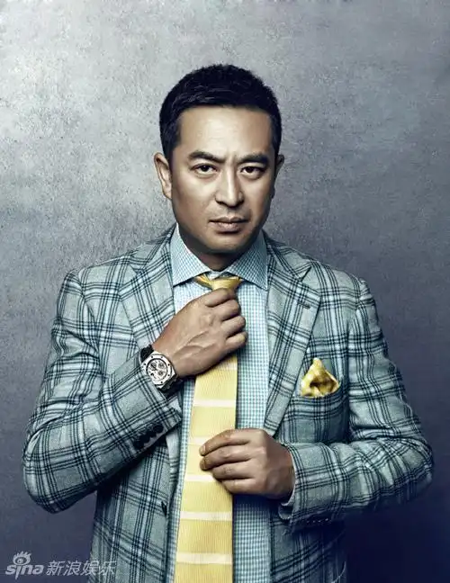 组图:《爷们儿》热播 张嘉译拍雅痞写真