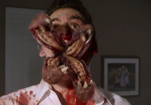 生化危机里面被感染过的人吐出四根触角是什么?有什么用?