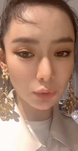 戚薇再次化身美妆博主上线各种超抢眼的妆容你值得拥有