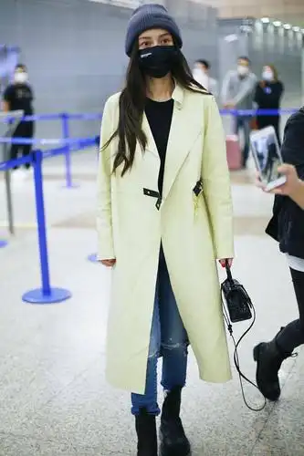 一周明星街拍精选比伯娇妻酷飒性感大佬范baby展知性优雅