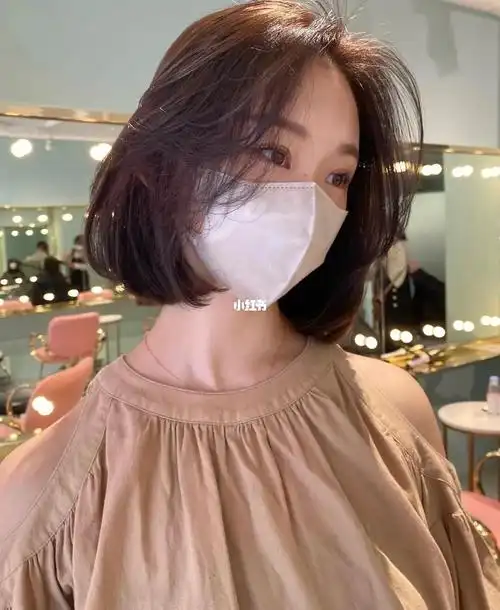 八字刘海内扣卷短发内扣