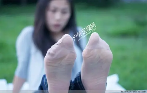 【转载】各种各样的美女丝足脚底4